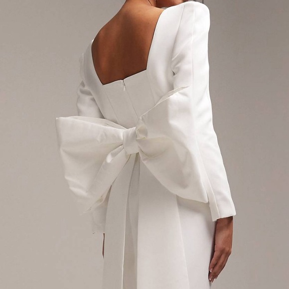 ASOS DESIGN Toby statement square neck and bow back wedding dress in ivory - Picture 6 of 6